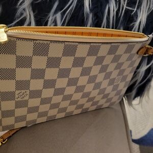 NWT Limited Edition Louis Vuitton Neverfull MM SL Azur Pouch Wristlet